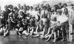 Down-for-the-day-and-taking-in-the-fresh-sea-water.-1920.